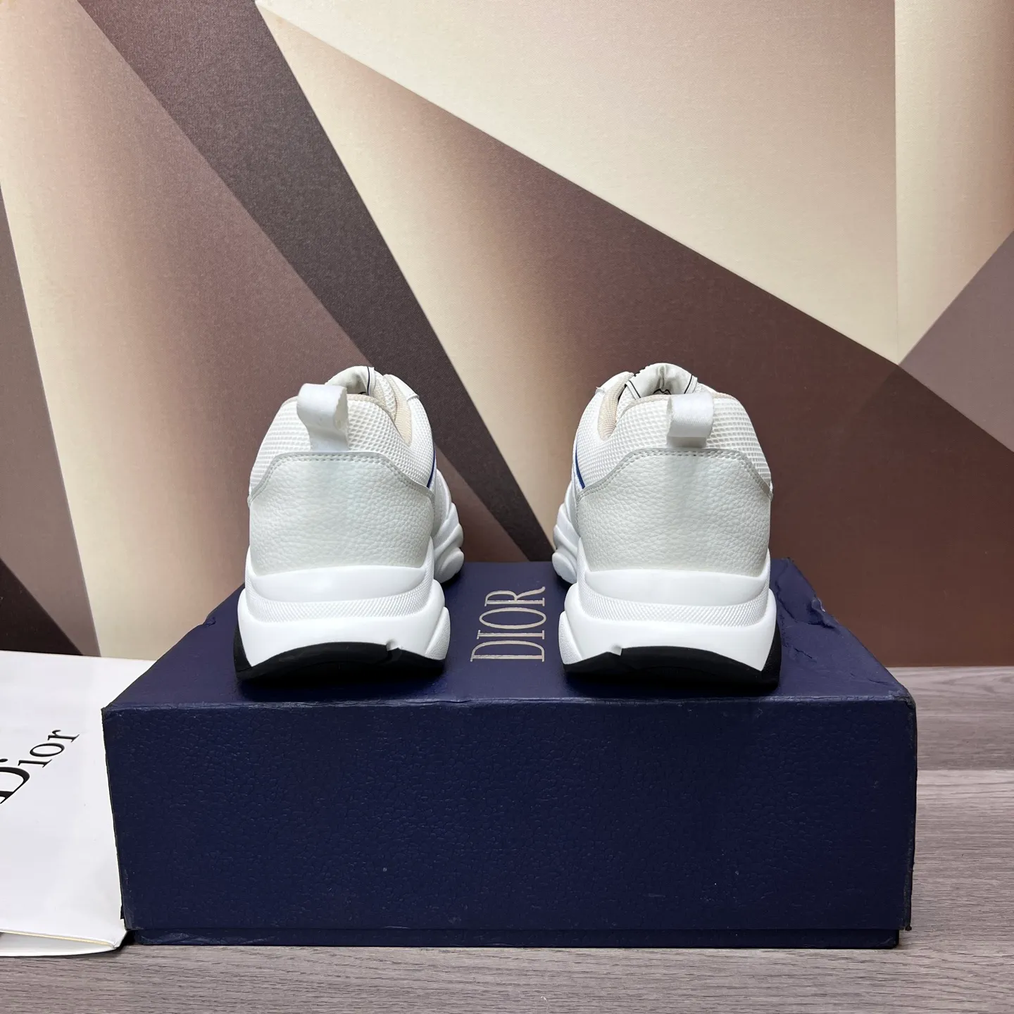 Factory price: 438💰Original Dior quality.~ Unique modern style sneakers. 🏃A must-have casual shoe for trendy men😍😍 Imported cowhide fabric, sheepskin foot pads (refuse to discolor and grind feet) soles: Original soles specially provided by the original factory, French lazy style design ⚠️Fit to the feet, original quality, super comfortable original soles. It’s like shooting the real thing🎬The real thing is better, high-quality sneakers, men’s shoe size: 38-44, (45 can be customized)
